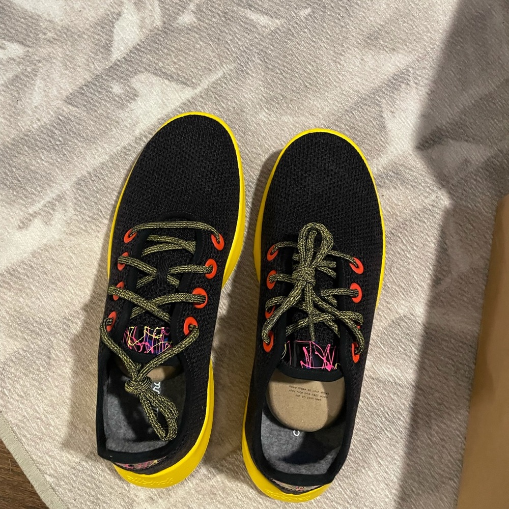 Never worn, Heathered Black with Sunny Gold soles, size 10 Tree Runners!